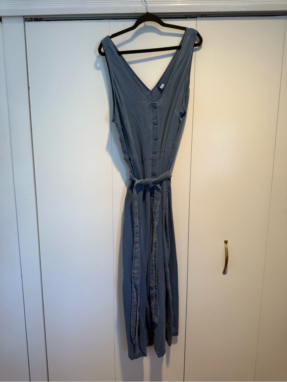 Sleeveless Button-Front lightweight jumpsuit w/ belt & pockets in Dusty Blue 3x